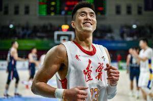 沈阳日报：辽篮小将俞泽辰决赛扮演奇兵 杨鸣夺冠后如释重负