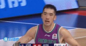 内线巨无霸！陶汉林揭幕战半场11中9狂揽21分12篮板