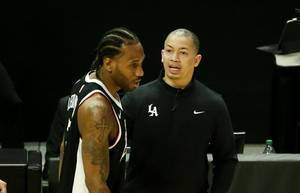 泰伦-卢:去年小卡变得更像一名领袖 今年也是如此