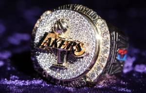“雄鹿顶个球!”——一文看NBA总冠军戒指进化史