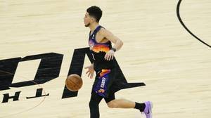 状态低迷！布克15投仅3中贡献12分4板4助1断 正负值-24