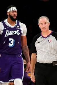 伊琳每日NBA战报：火箭12连败 浓眉遭驱逐湖人不敌公牛