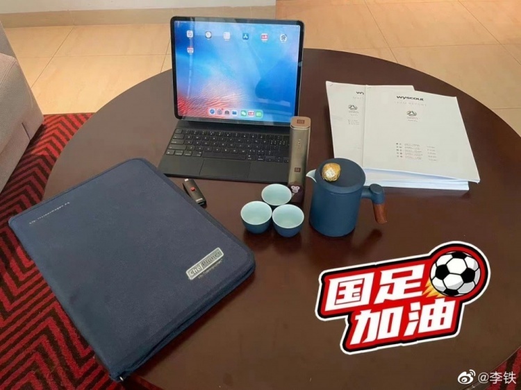 没奖金没装备自己洗球衣！“三无”伊朗亚洲第一，尴尬了谁