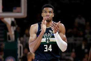 字母出场30分钟砍下至少30分20板5助 自ABA与NBA合并以来首位