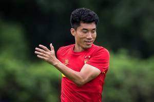沪媒：很可能被李霄鹏重新启用，球员教练定妆照拍摄郑智均参与