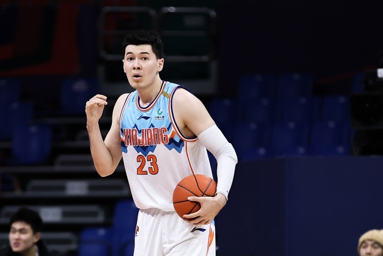 出众发挥！阿不都沙拉木20投10中 砍下27分8篮板2助攻