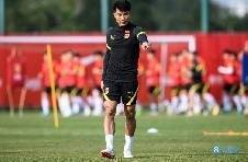 【国足集训图集】郑指导上线！郑智身着教练服指挥国脚训练