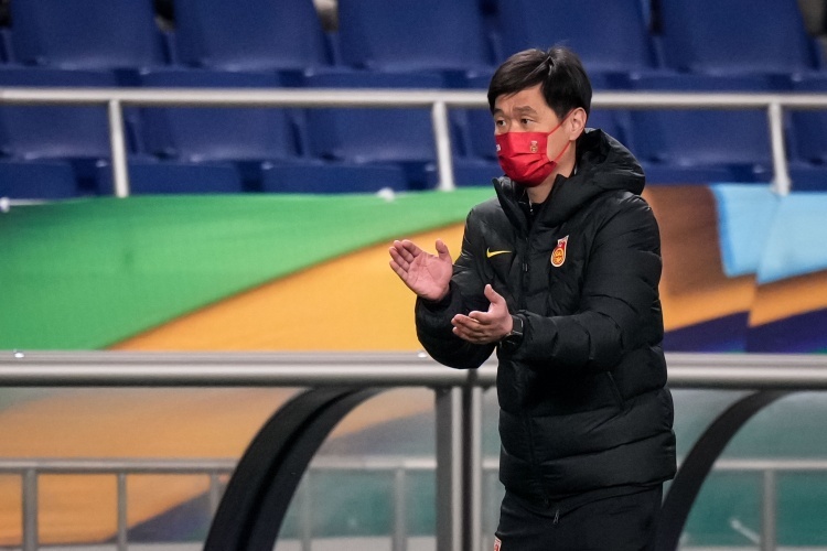 连媒:李霄鹏在没有带队参加亚洲杯之前,辞职等同于认输