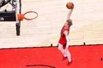拼尽全力！迪克7中5空砍全场最高12分 三分3中2